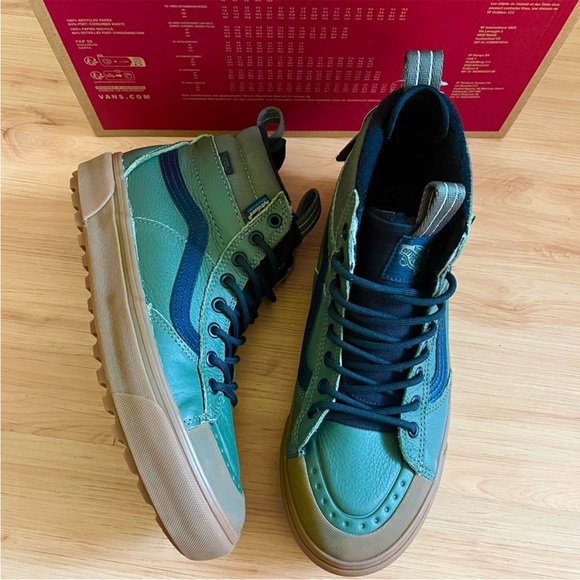 Vans Sk8-Hi Waterproof Insulated Shoe
Women 9.0 US Mens 7.5US - Picture 8 of 12